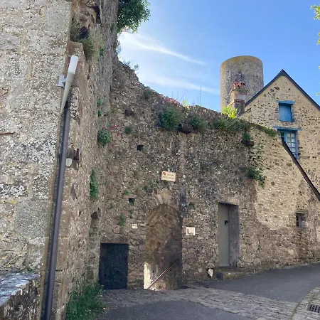 בית נופש Le Passe-muraille Sainte-Suzanne (Mayenne)